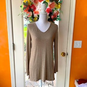 DKR Super Soft Designed in Canada V neck Oatmeal Colored Fine Knit Sweater-M